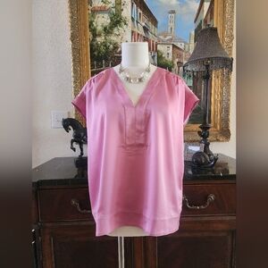 NWT-Ann Taylor Pink V-Neck Short Sleeve Blouse!🌸🍧🌸
